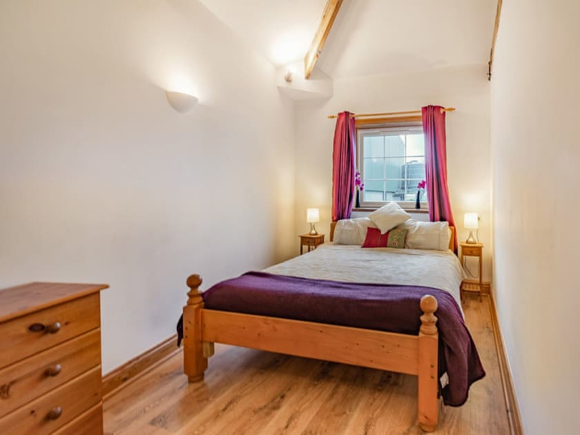 Double bedroom | Leedale Cottage, Saltmarshe, near Howden