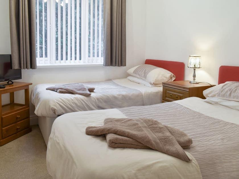 Twin bedroom | Fawn View, Bowness-on-Windermere