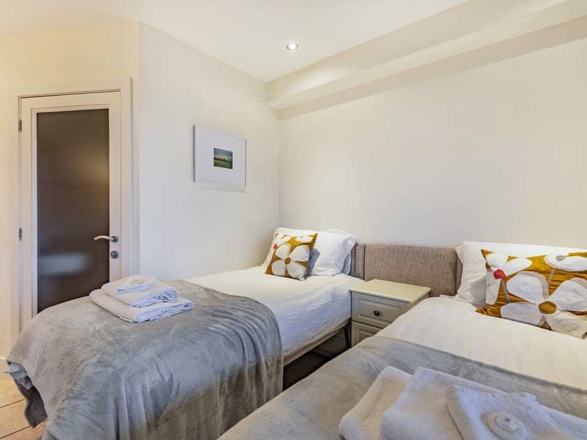 Twin bedroom | The Barn at Whitefields, Charlton
