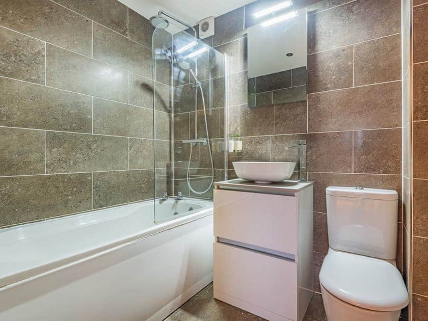 Bathroom | The Barn at Whitefields, Charlton