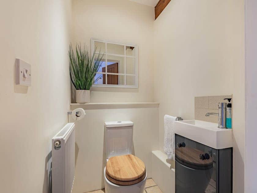 Bathroom | The Barn at Whitefields, Charlton
