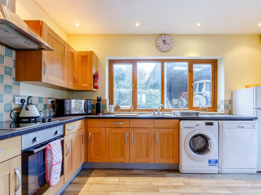 Kitchen | The Barn - Oldiscleave Farm Cottages, Bideford