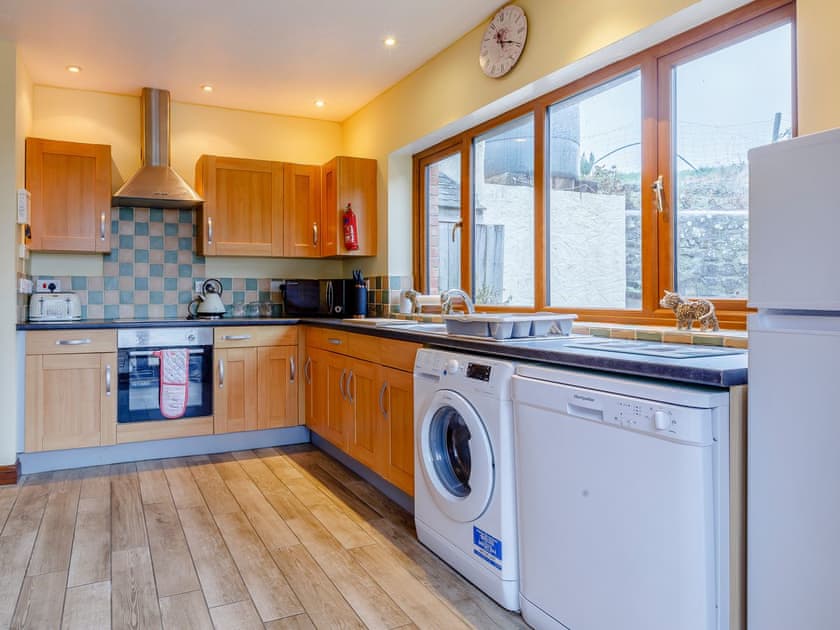 Kitchen | The Barn - Oldiscleave Farm Cottages, Bideford
