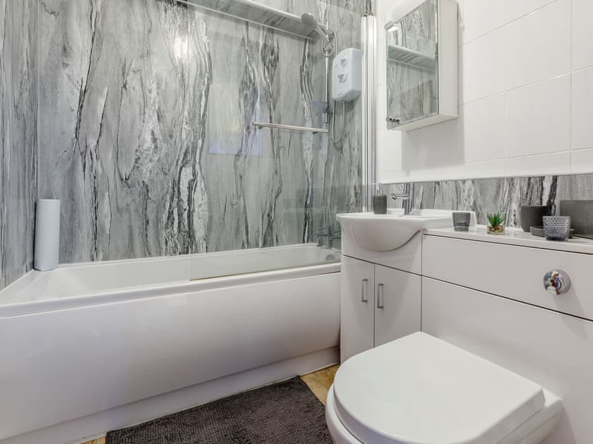 Bathroom | The Barn - Oldiscleave Farm Cottages, Bideford