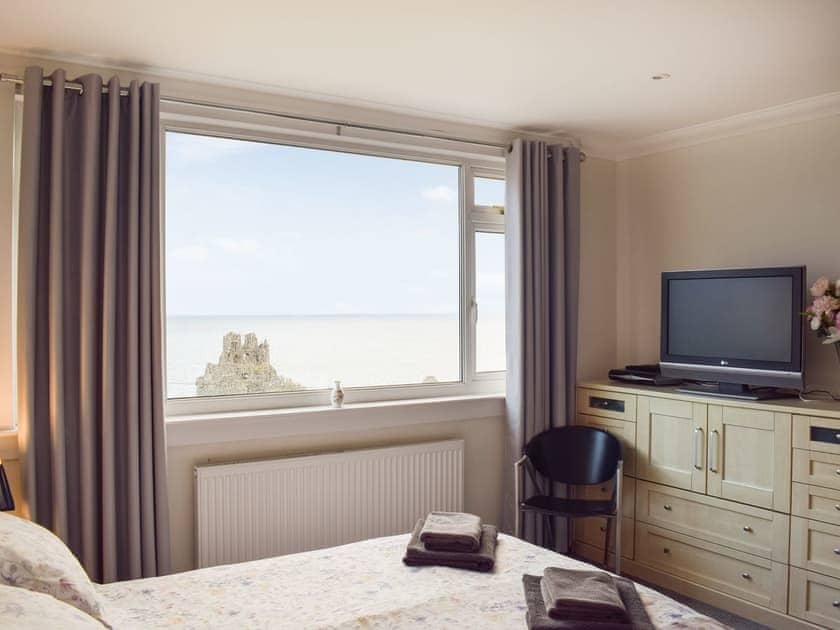 Double bedroom | Mainslea, Dunure