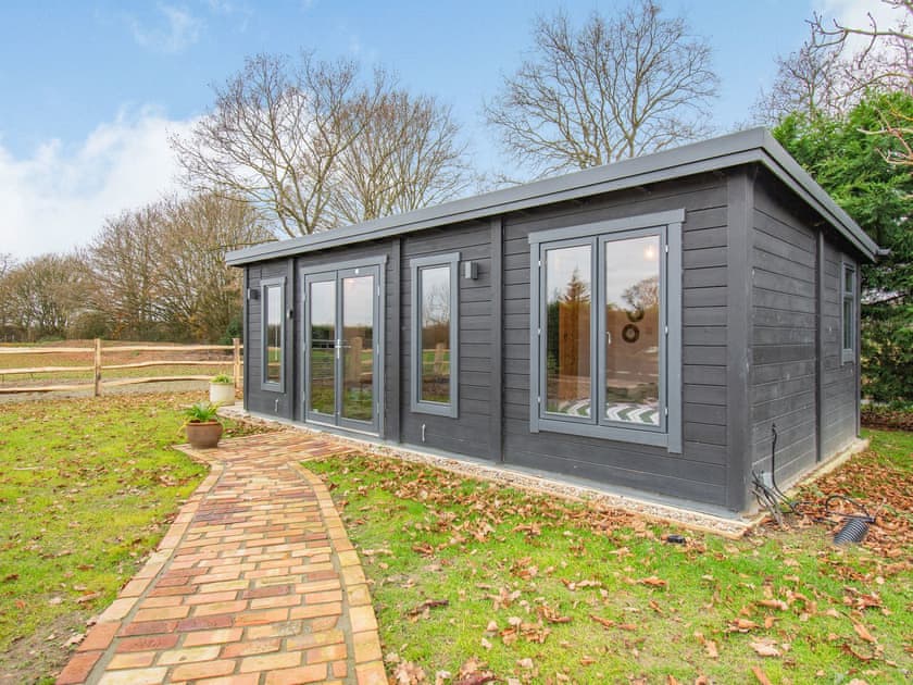 Exterior | Holly’s Hidden Hideaway - Lower Farm Lodges, Chart Sutton, near Maidstone