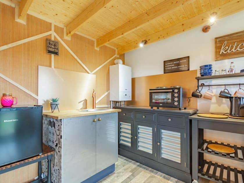 Kitchen/diner | Holly’s Hidden Hideaway - Lower Farm Lodges, Chart Sutton, near Maidstone