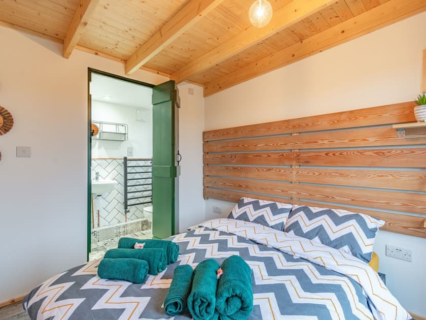 Double bedroom | Holly’s Hidden Hideaway - Lower Farm Lodges, Chart Sutton, near Maidstone