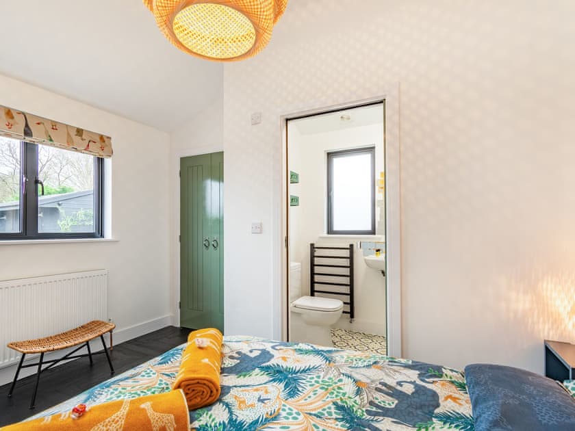 Double bedroom | Lottie’s Luxurious Lodge - Lower Farm Lodges, Chart Sutton, near Maidstone