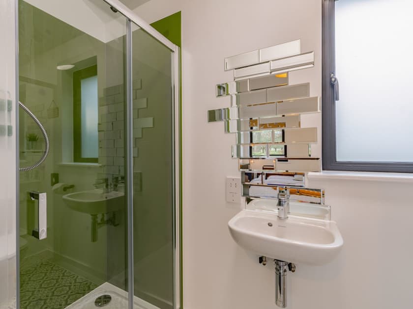 En-suite | Star’s Special Sanctuary - Lower Farm Lodges, Chart Sutton, near Maidstone