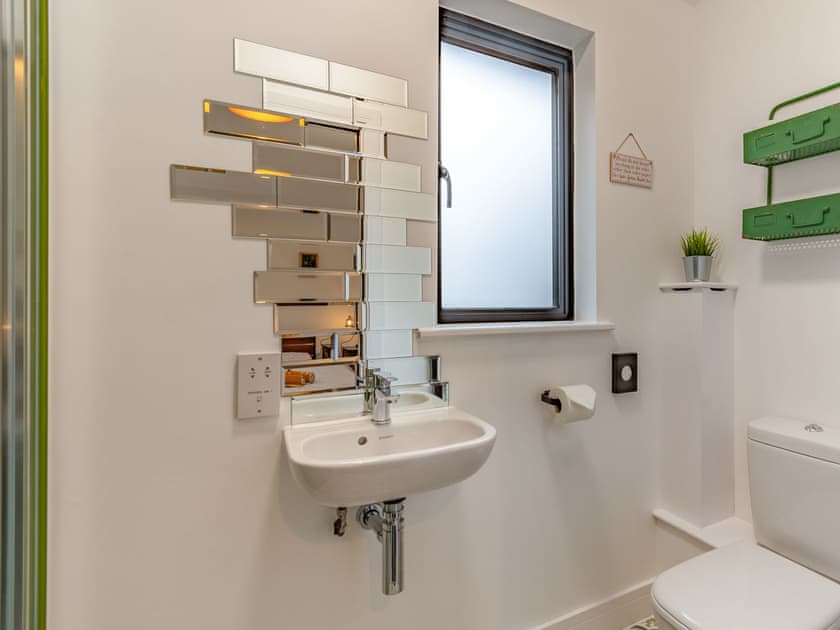 En-suite | Star’s Special Sanctuary - Lower Farm Lodges, Chart Sutton, near Maidstone