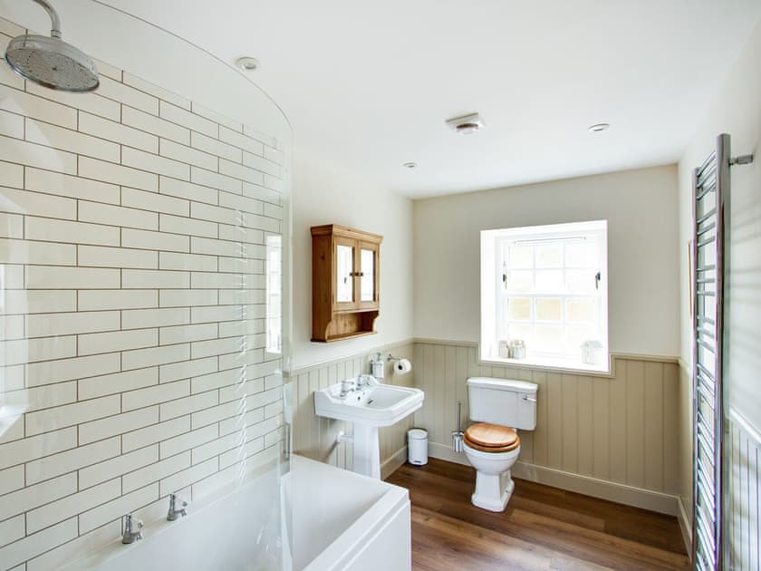 Bathroom | Home Farm Cottage, Forfar