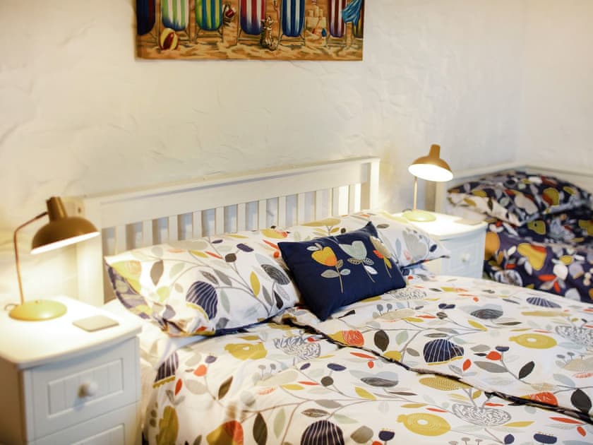 Twin bedroom | Rescorla Cottage, Rescorla