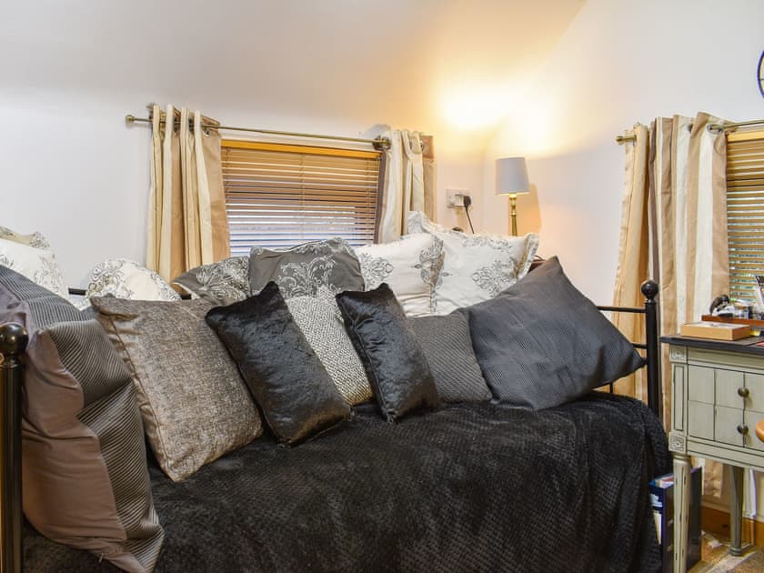 Snug | Cobblers Cottage, St Austell