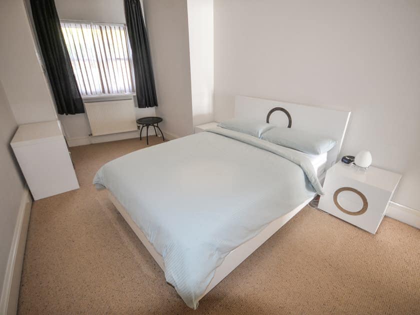 Double bedroom | Apartment 7 - Astor House Holidays, Torquay