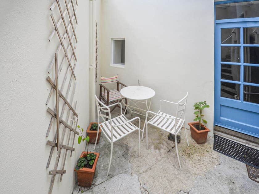 Sitting-out-area | 10a Trinity Mews - Trinity Mews Holidays, Torquay
