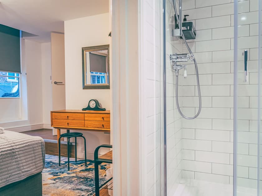 En-suite | Apartment B - 63 Chester Rows , Chester