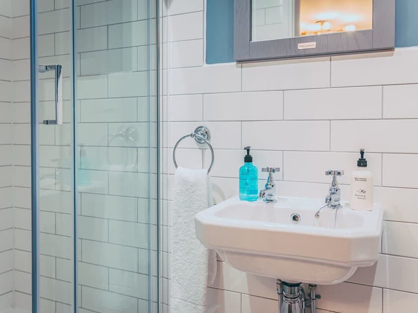 En-suite | Apartment B - 63 Chester Rows , Chester