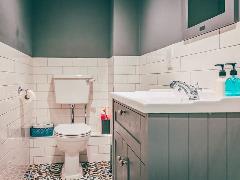 Bathroom | Apartment B - 63 Chester Rows , Chester