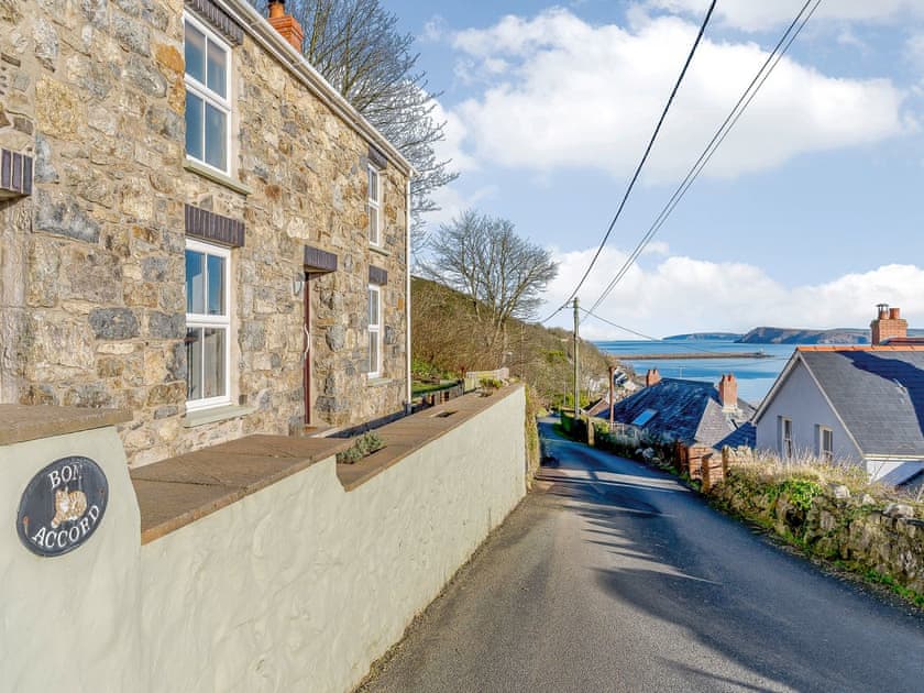 Exterior | Bon Accorde, Goodwick
