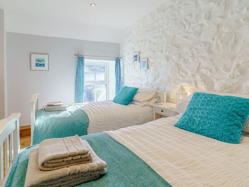 Twin bedroom | Bon Accorde, Goodwick