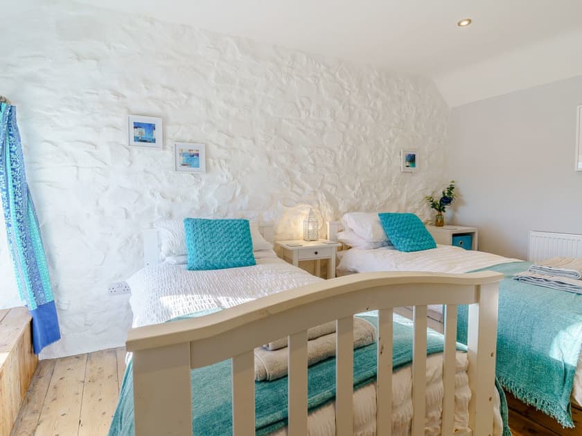 Twin bedroom | Bon Accorde, Goodwick