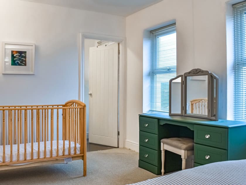 King bedroom  | Greenacres, Treburrick near Porthcothan Bay