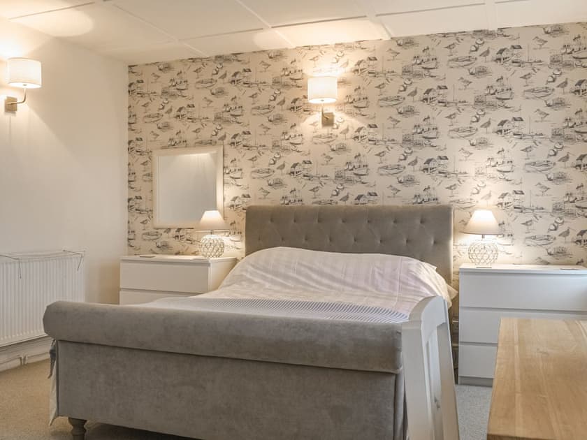 King bedroom  | Greenacres, Treburrick near Porthcothan Bay