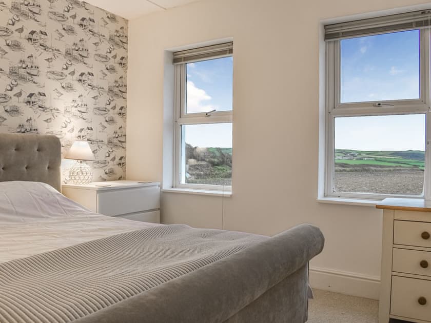 King bedroom  | Greenacres, Treburrick near Porthcothan Bay