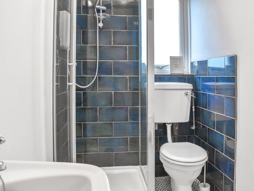 En-suite shower room | Greenacres, Treburrick near Porthcothan Bay