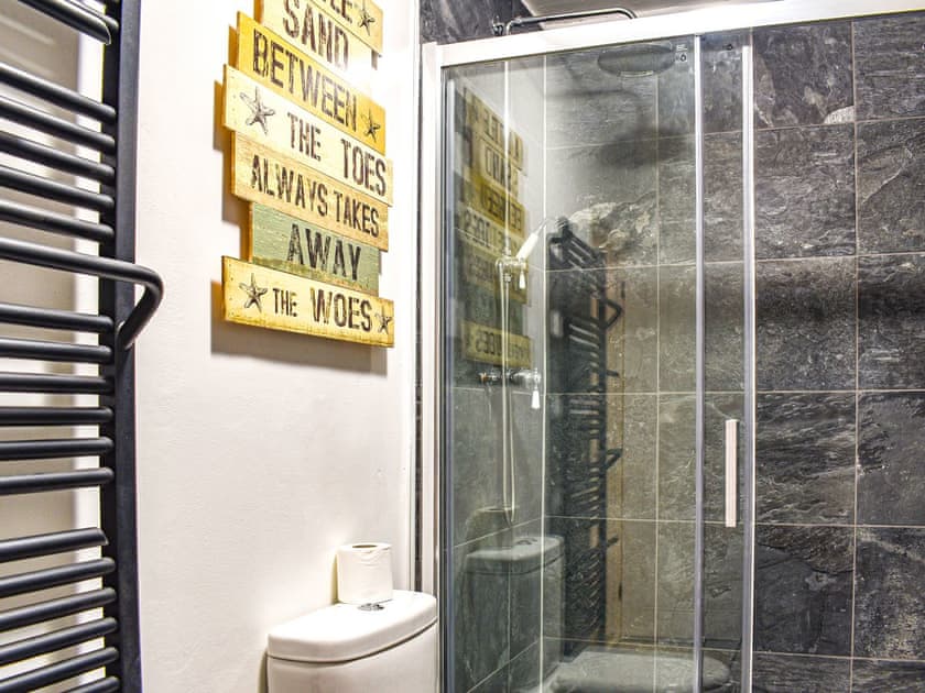 Downstairs shower room | Greenacres, Treburrick near Porthcothan Bay
