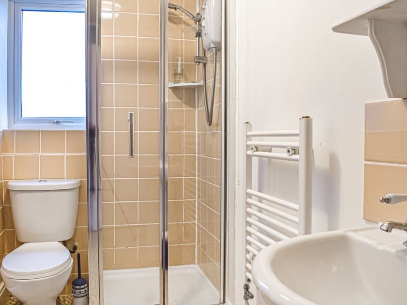 En-suite shower room | Greenacres, Treburrick near Porthcothan Bay