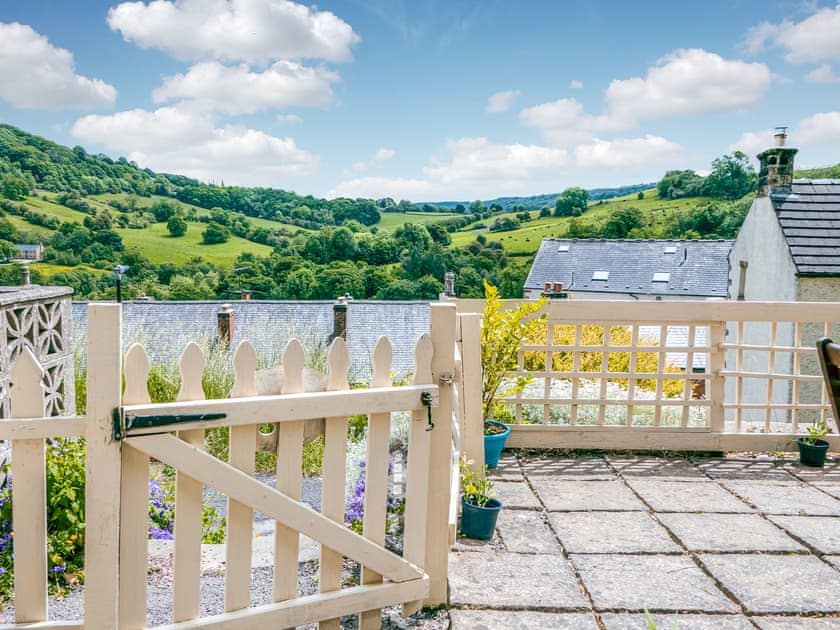 Sitting-out-area | Painters Cottage, Matlock Bath