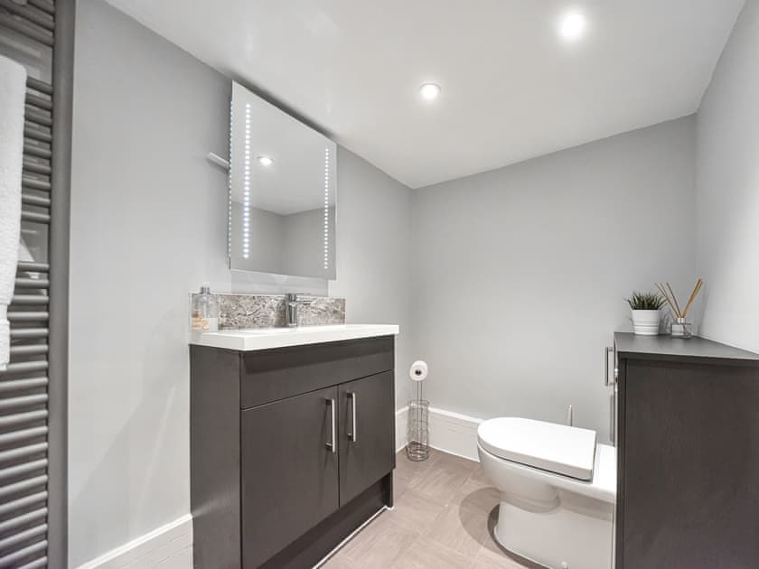 Bathroom | Dawn Cottage - Dukes Cottages, Middleton, near Wirksworth