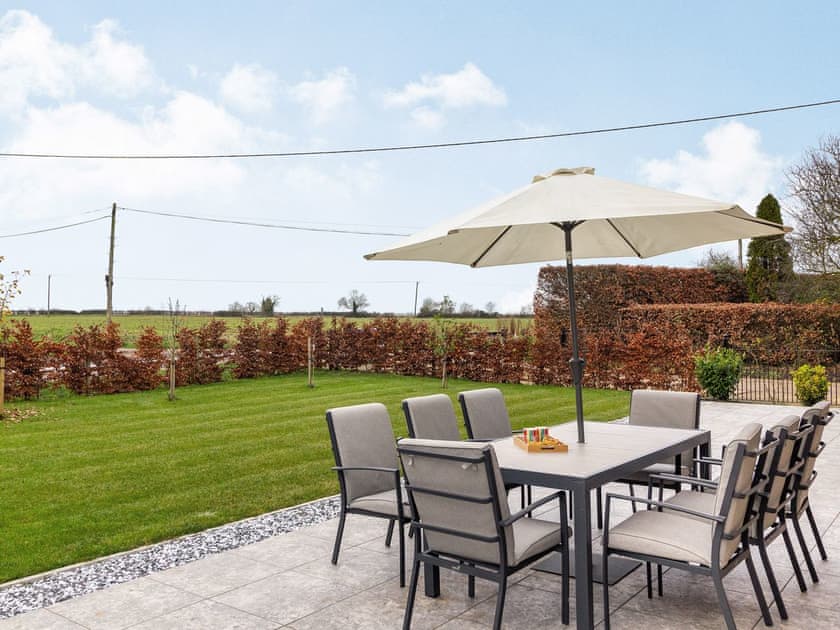 Sitting-out-area | Fenside Way, Wicken, near Soham