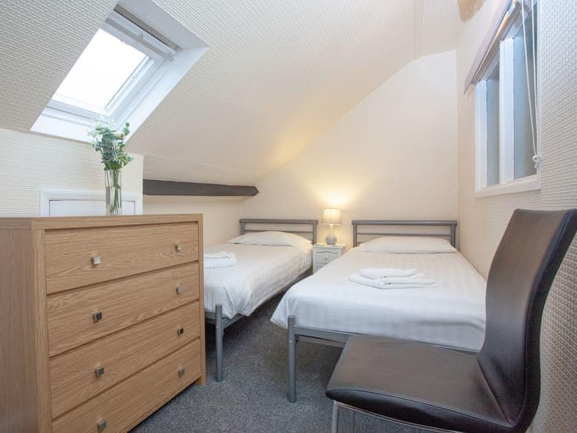 Twin bedroom | Apartment 12 Bedford Holiday Flats - Bedford Holiday Flats, Paignton