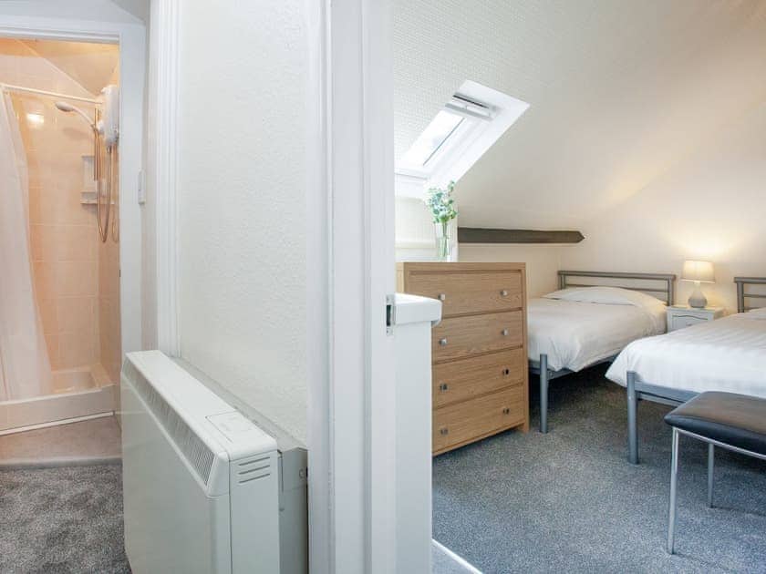 Twin bedroom | Apartment 12 Bedford Holiday Flats - Bedford Holiday Flats, Paignton