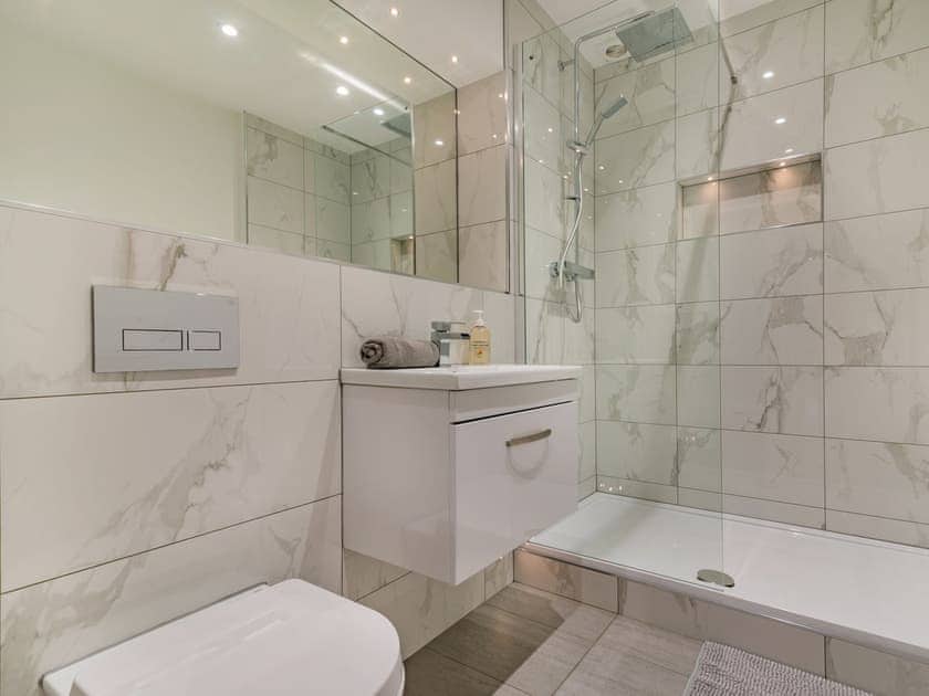 Shower room | Waterside Lodge Two - Ashgrove Country Park, Elland