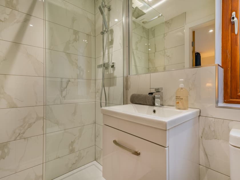 Shower room | Waterside Lodge Two - Ashgrove Country Park, Elland