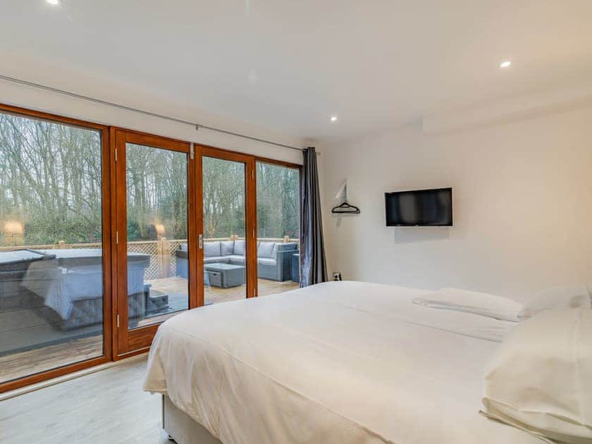 Bedroom | Waterside Lodge Four - Ashgrove Country Park, Elland