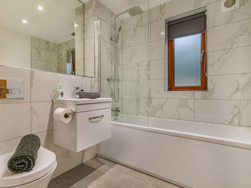 Bathroom | Waterside Lodge Four - Ashgrove Country Park, Elland
