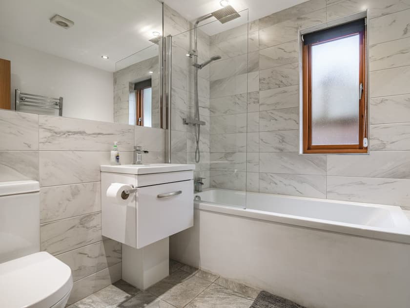 Bathroom | Waterside Lodge Fourteen - Ashgrove Country Park, Elland