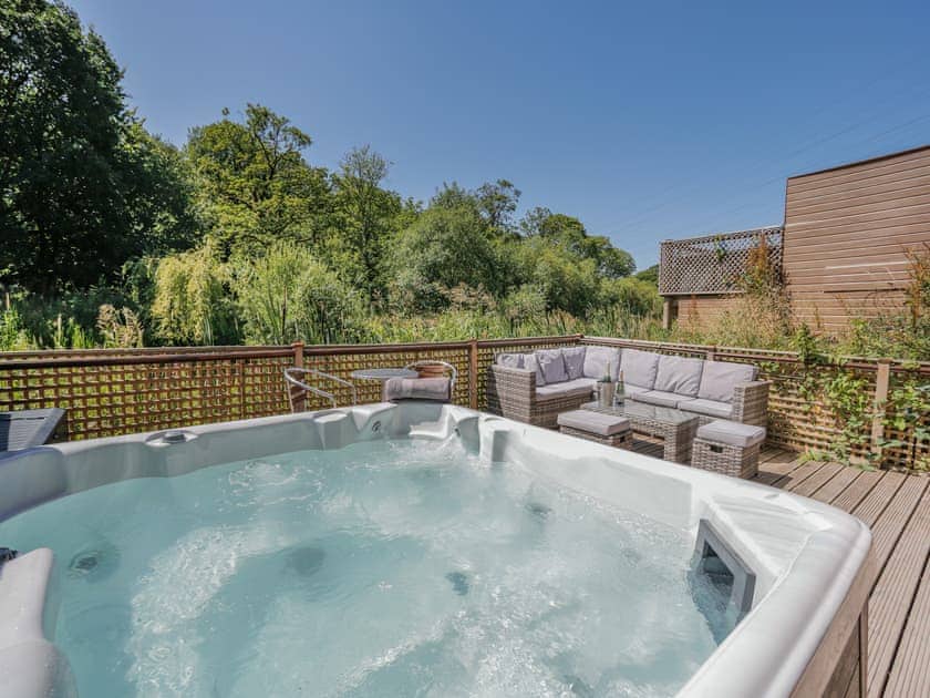Hot tub | Waterside Lodge Fourteen - Ashgrove Country Park, Elland