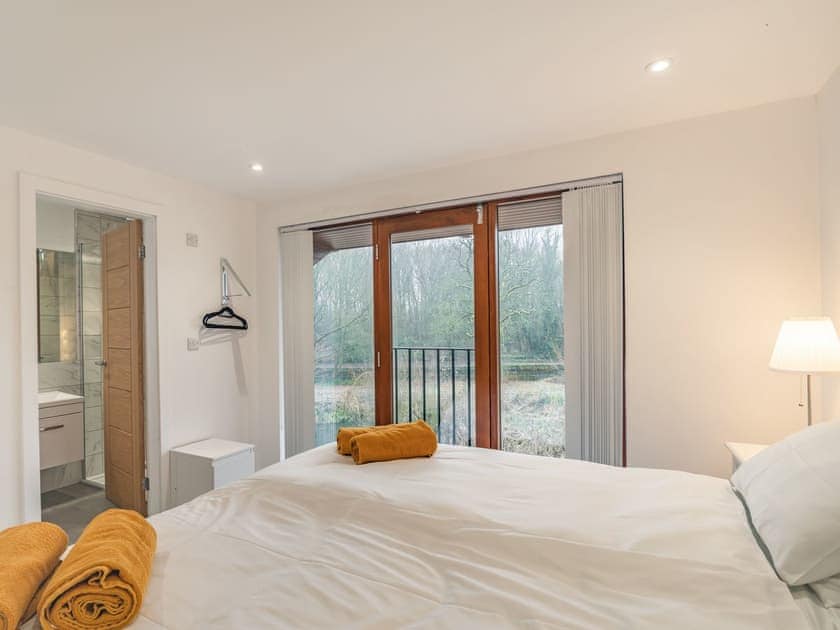 Bedroom | Waterside Lodge Fifteen - Ashgrove Country Park, Elland