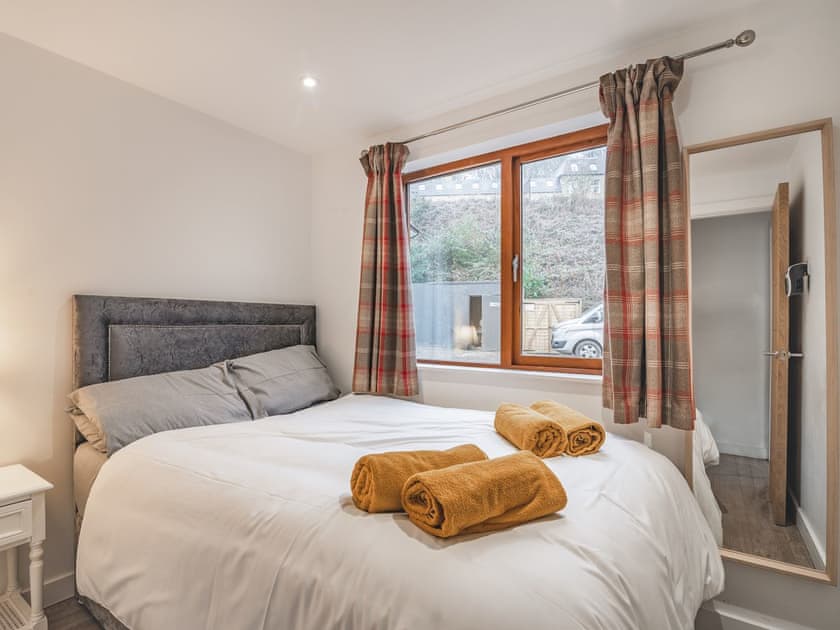 Bedroom | Waterside Lodge Fifteen - Ashgrove Country Park, Elland