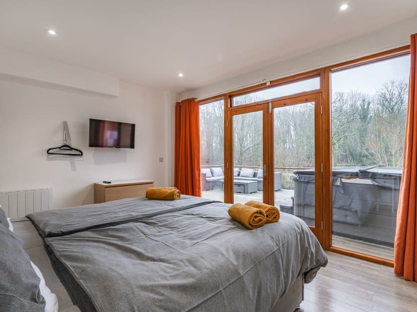 Bedroom | Waterside Lodge Fifteen - Ashgrove Country Park, Elland