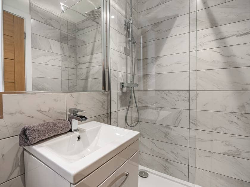 Shower room | Waterside Lodge Fifteen - Ashgrove Country Park, Elland