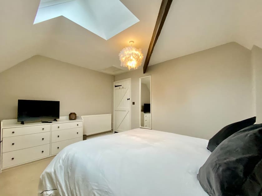 Double bedroom | The Corner Barn, Cirencester