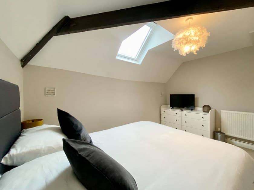 Double bedroom | The Corner Barn, Cirencester