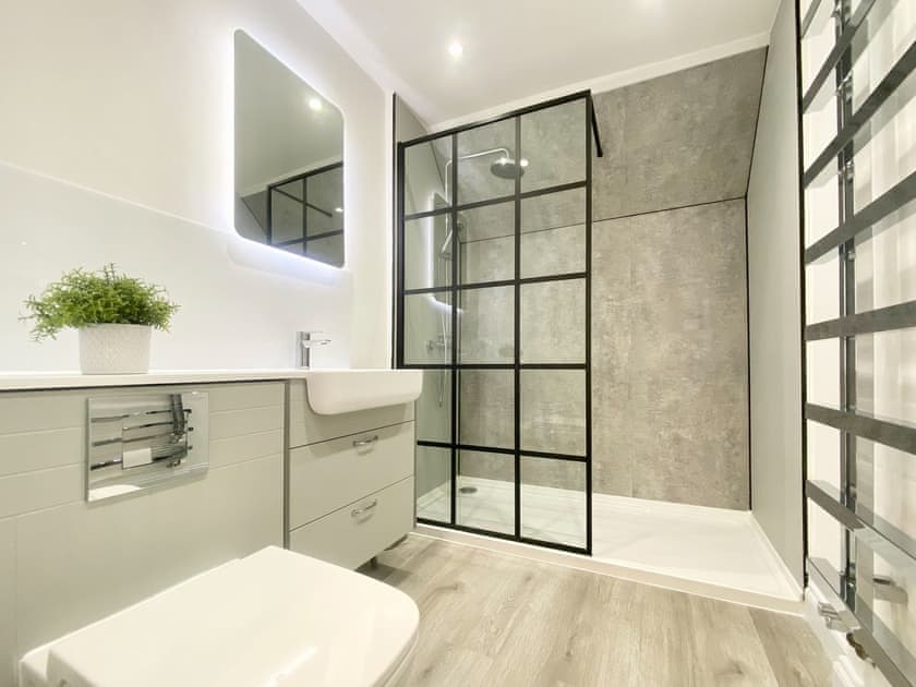 Shower room | The Corner Barn, Cirencester